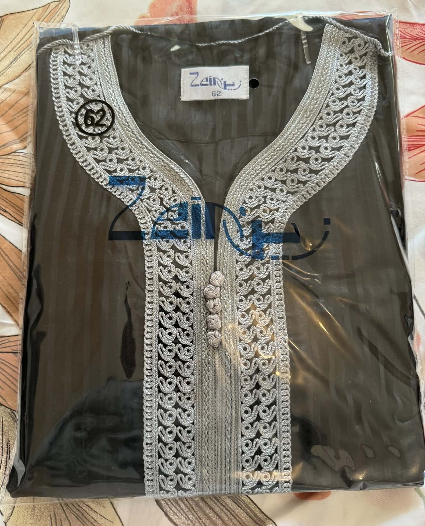 Qamis gondra adulte